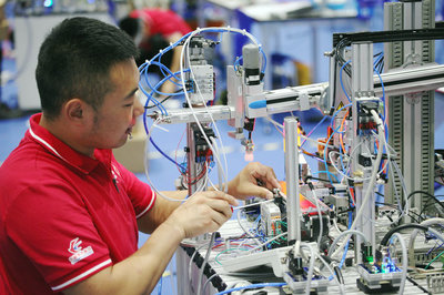 技能新星閃耀！我院選手成功入選世賽機電一體化項目國家集訓隊